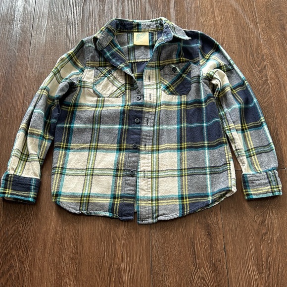 There about long sleeves shirt for boys age 8 - Picture 1 of 3